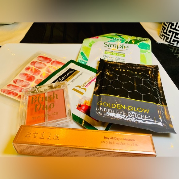 Cosmetic Bundle New - Picture 3 of 8